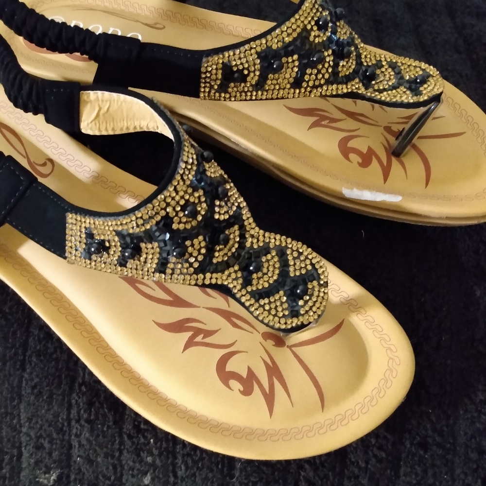 Sandals - Picture 4 of 9